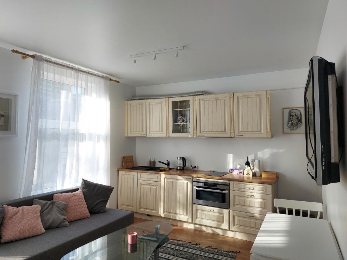 Kesklinna Peatuspaik Tallin Exterior foto